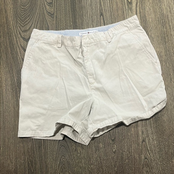 Tommy Hilfiger Womens Chino Shorts High Rise Flat Front Cotton Beige Size 12 - Picture 1 of 7